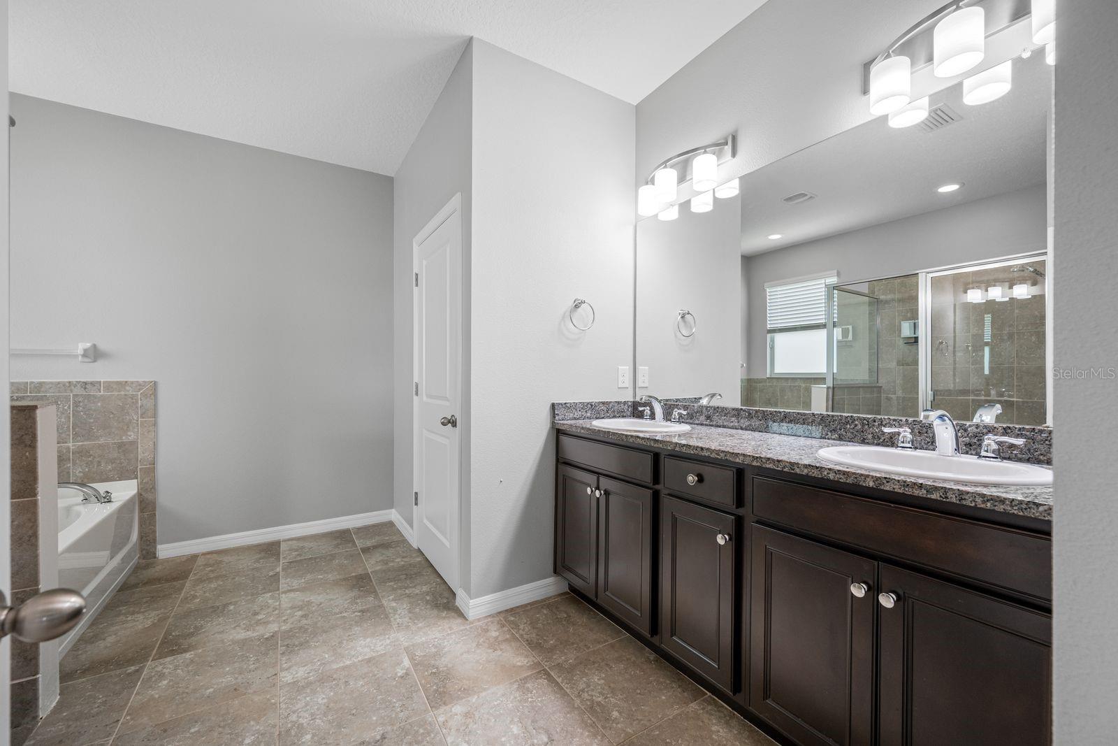 Image 32 of 61 For 6550 Devesta Loop