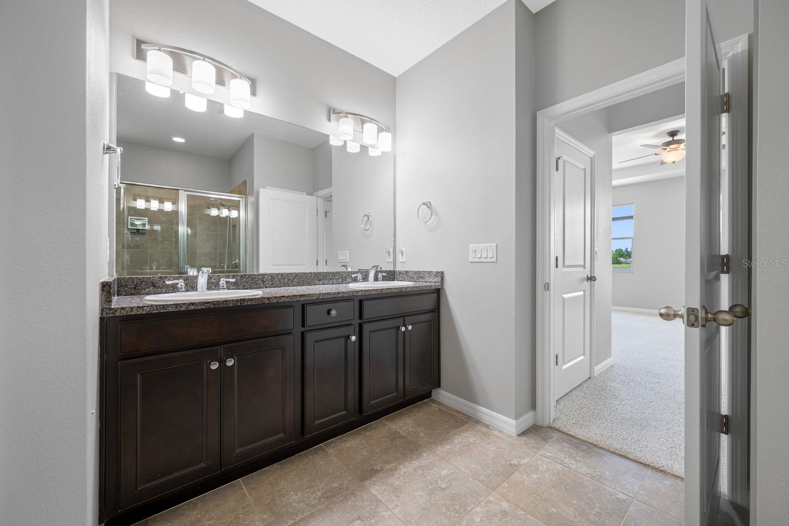 Image 36 of 61 For 6550 Devesta Loop