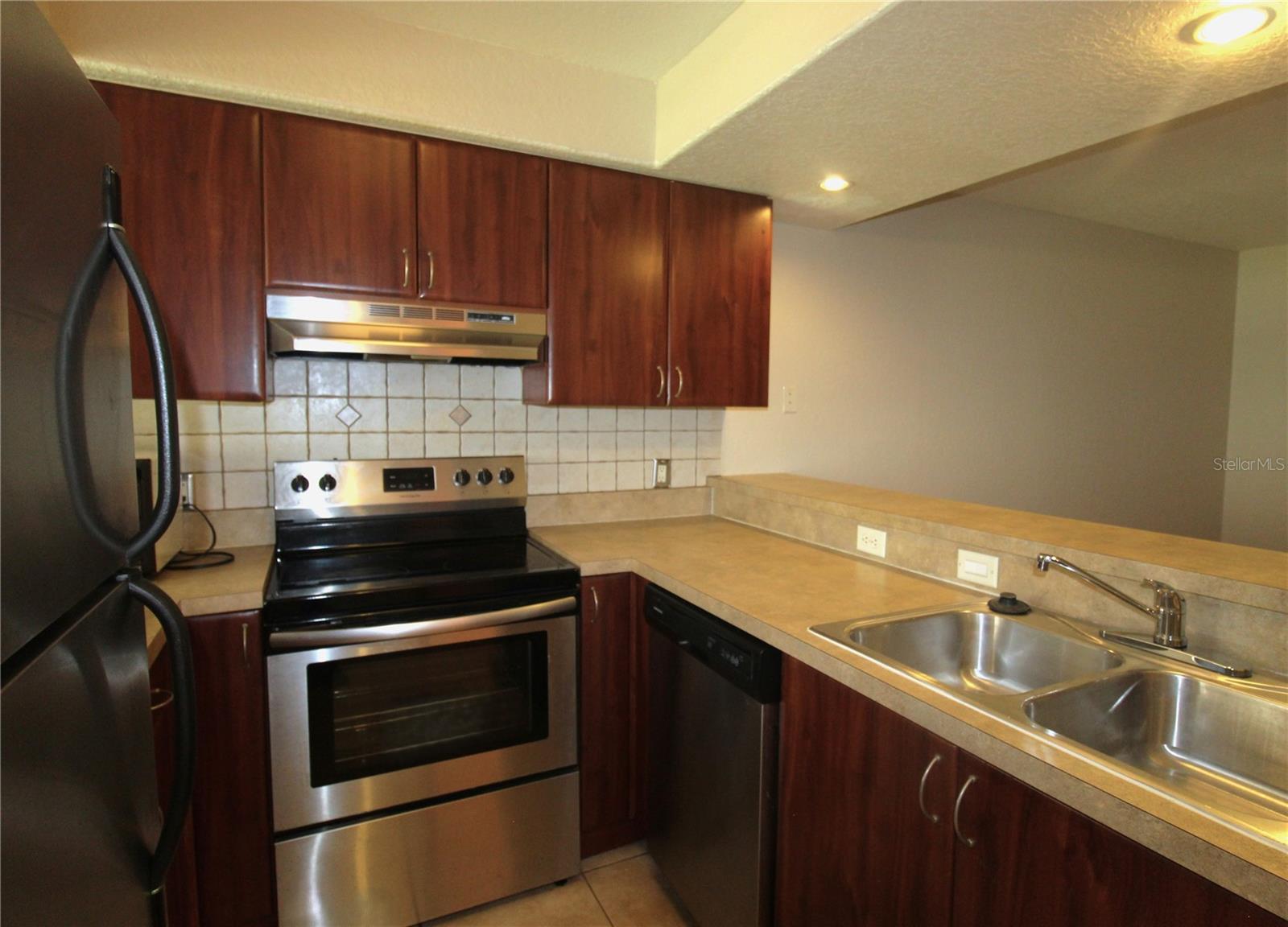 Image 3 of 26 For 4917 25th Street W 102