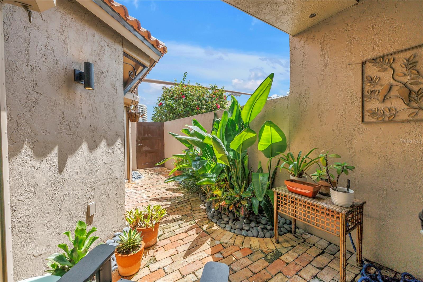 Image 6 of 49 For 200 Cocoanut Avenue 1