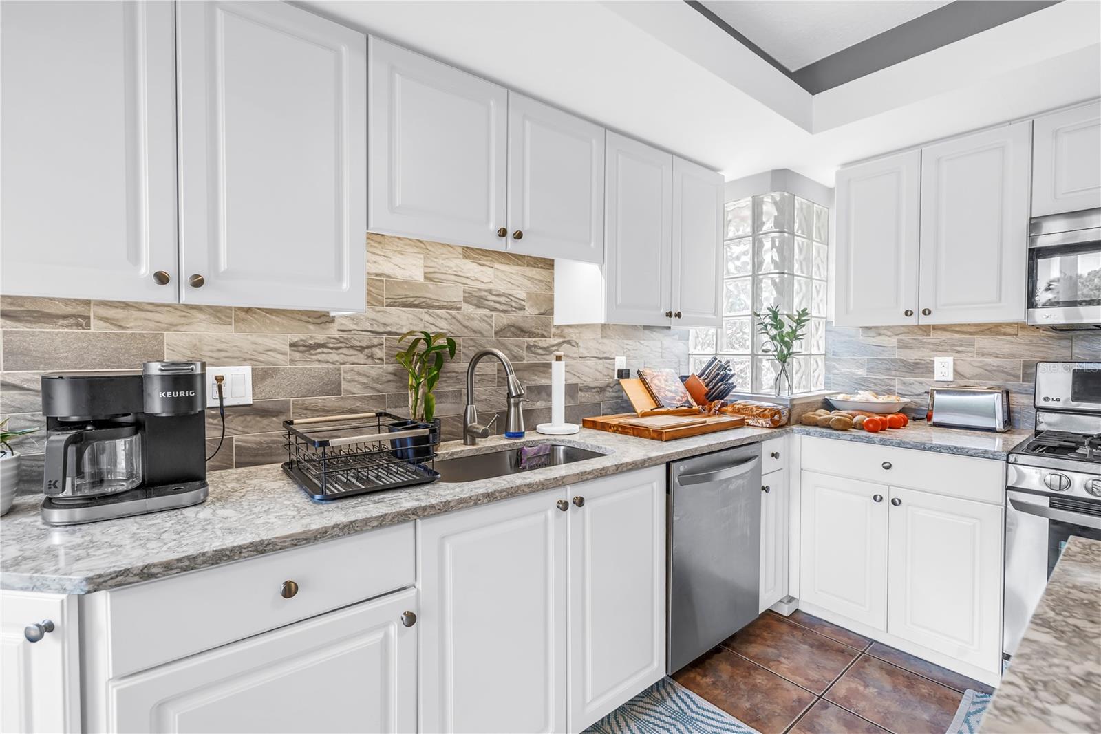 Image 9 of 49 For 200 Cocoanut Avenue 1
