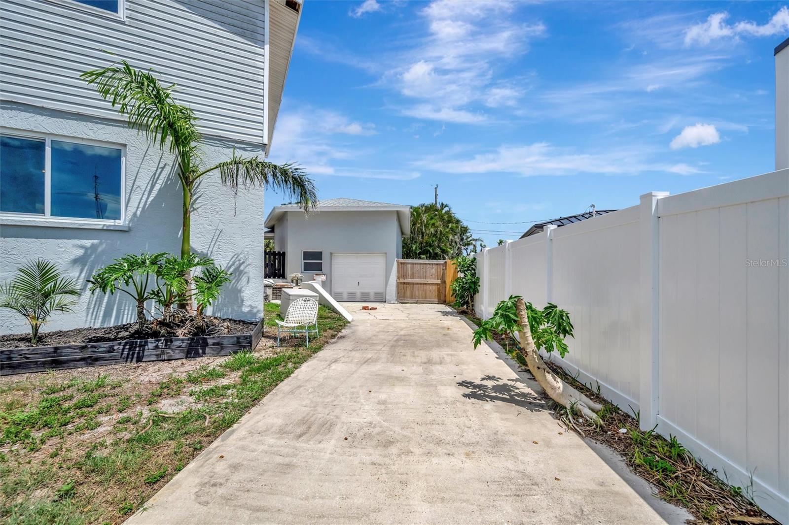 Image 42 of 46 For 4819 Palmetto Point Drive