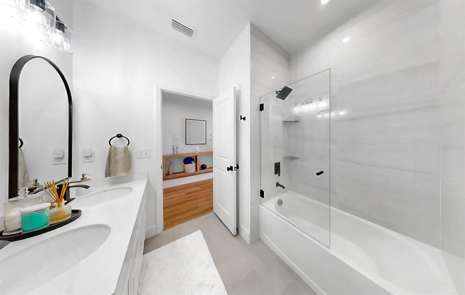 Image 11 of 49 For 6120 115th Avenue E