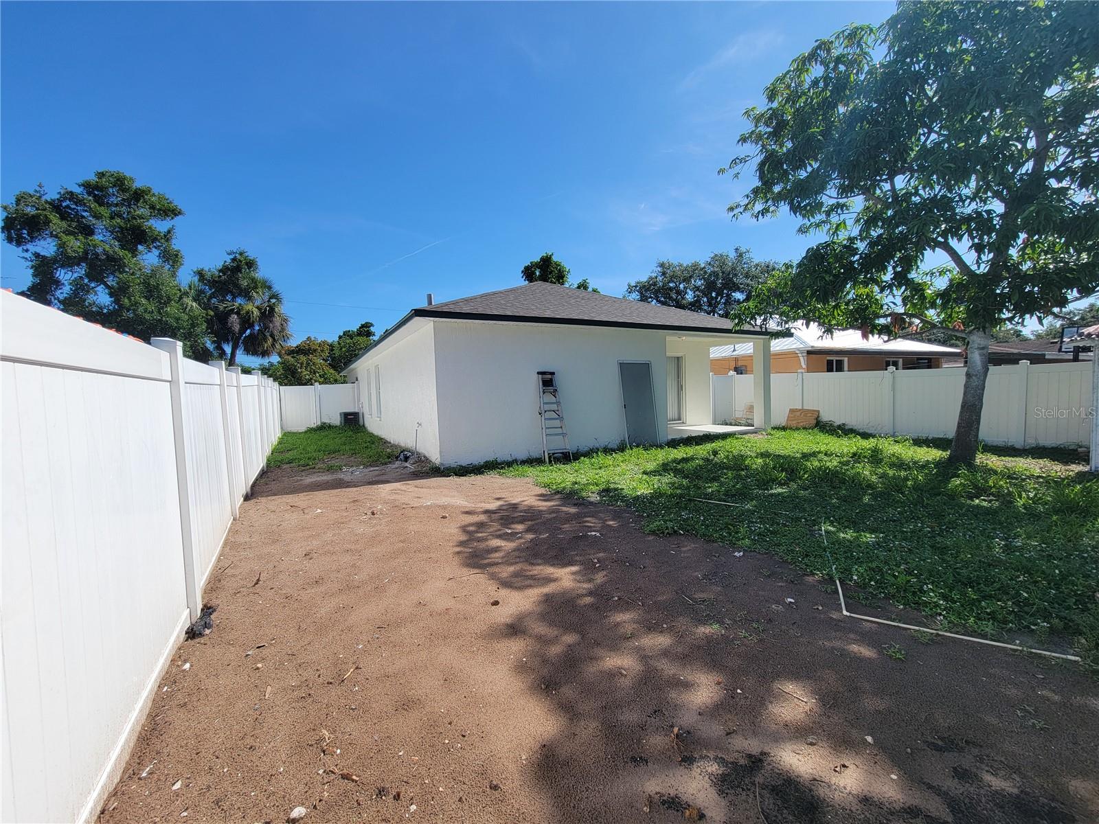 Image 28 of 33 For 1019 34th Avenue W