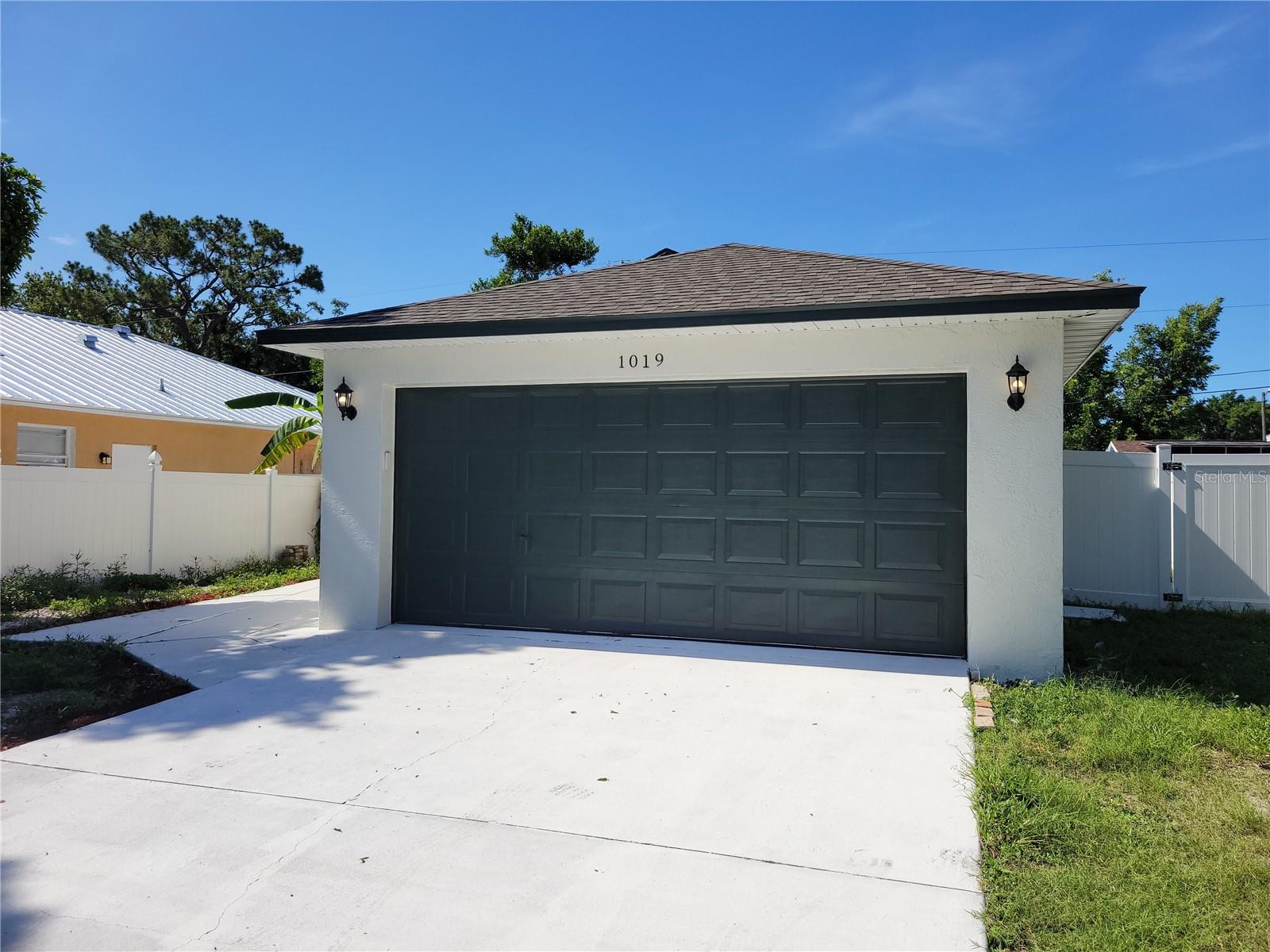 Image 3 of 33 For 1019 34th Avenue W