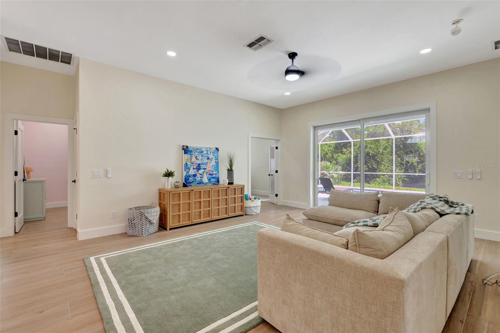Image 17 of 41 For 5139 50th Avenue W