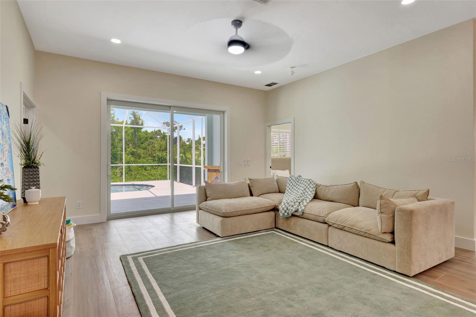 Image 18 of 41 For 5139 50th Avenue W