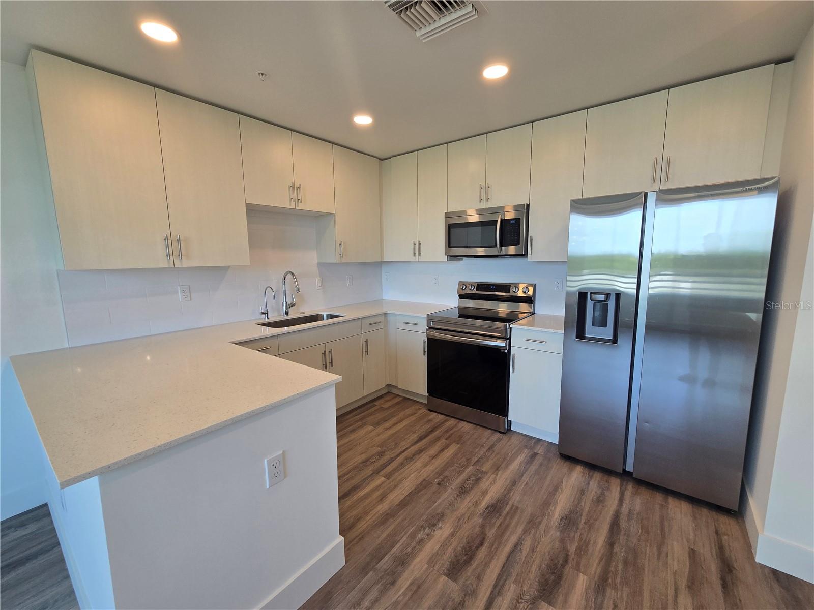 Image 9 of 31 For 1709 N Tamiami Trail  Ph 514