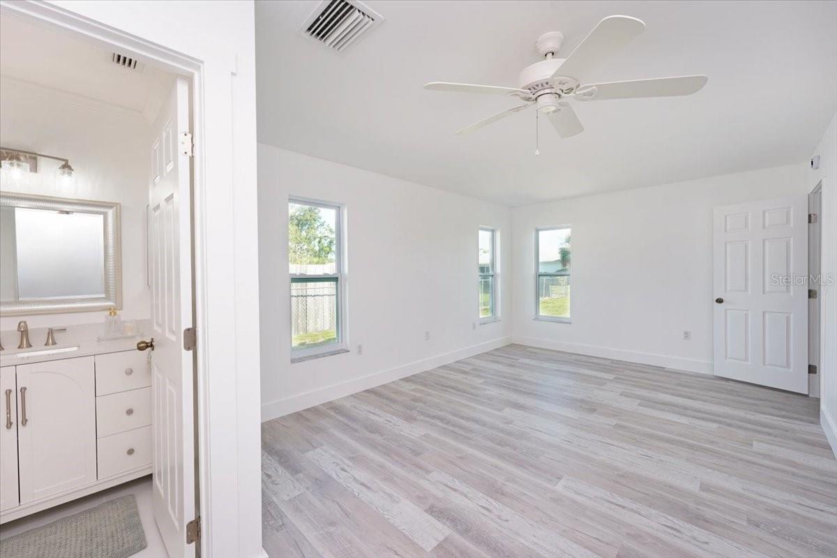 Image 9 of 18 For 7308 17th Avenue W
