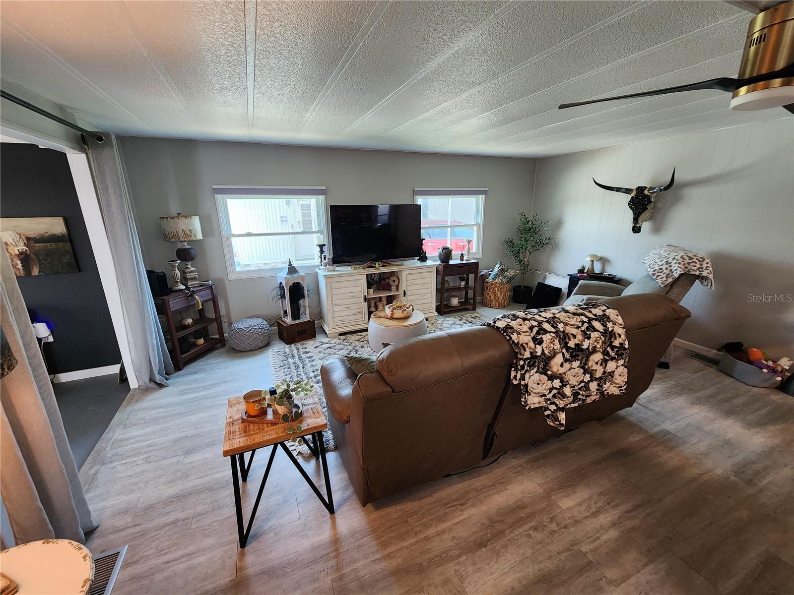 Image 12 of 33 For 5316 Chateau Lane