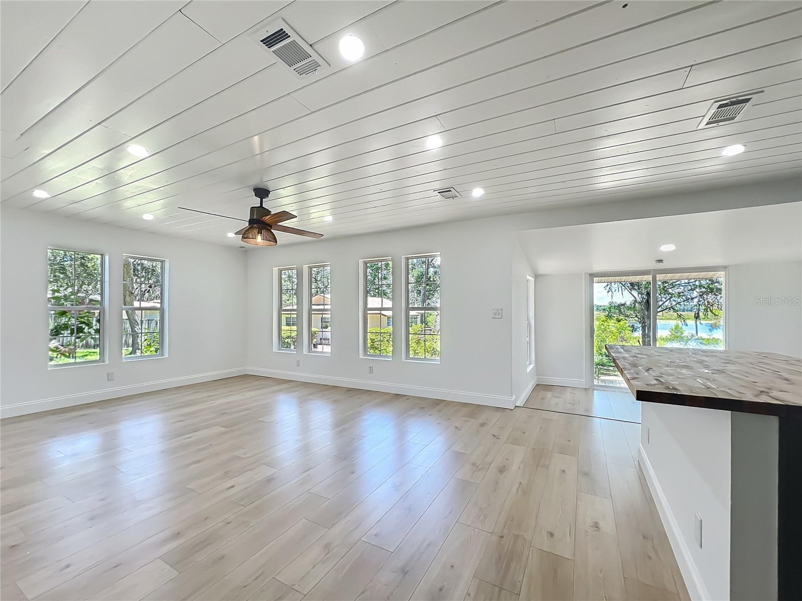 Image 13 of 45 For 8781 Lakeshore Drive