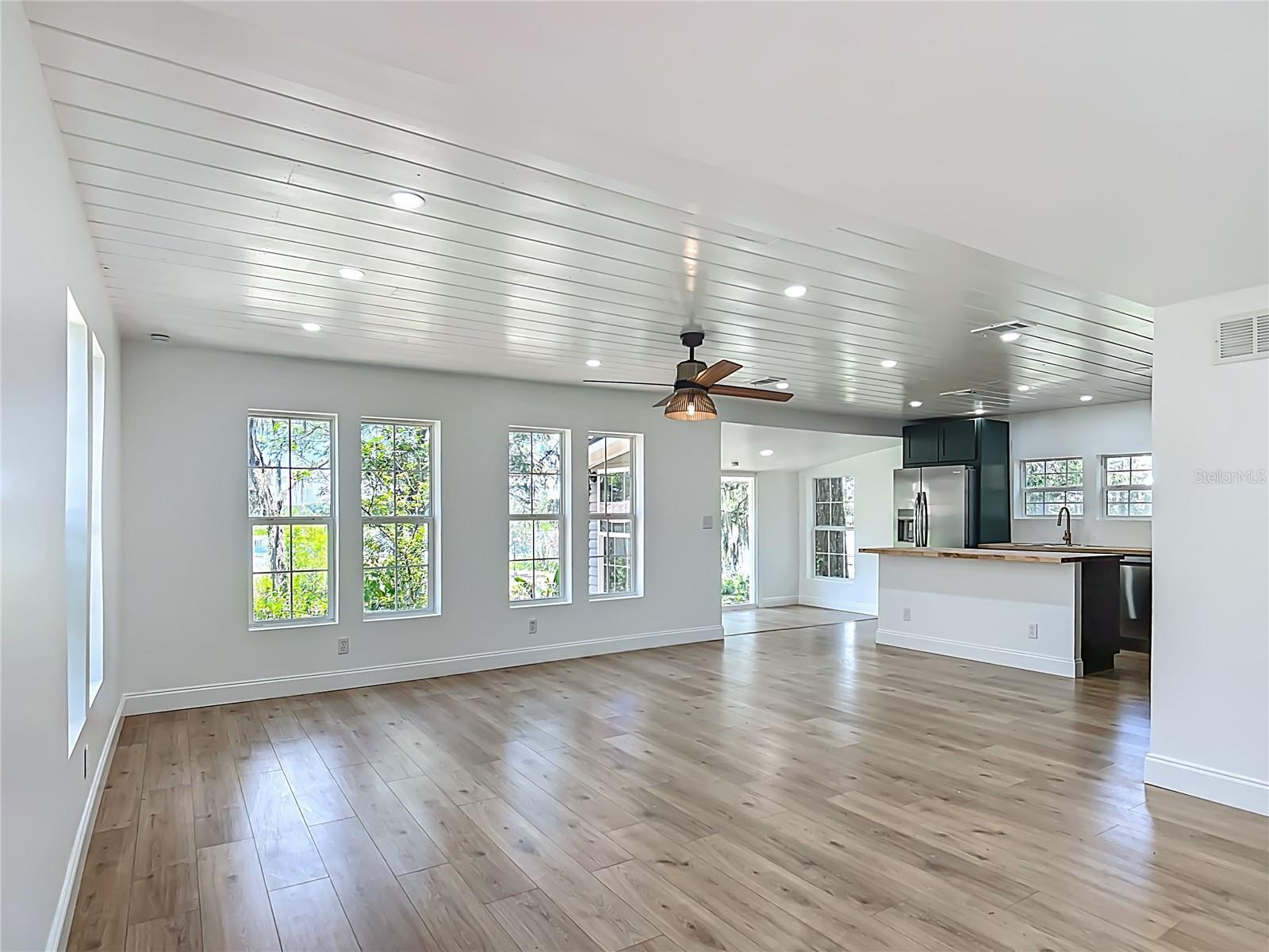 Image 14 of 45 For 8781 Lakeshore Drive