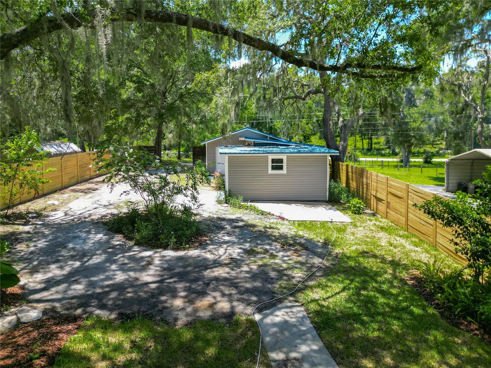 Image 29 of 45 For 8781 Lakeshore Drive