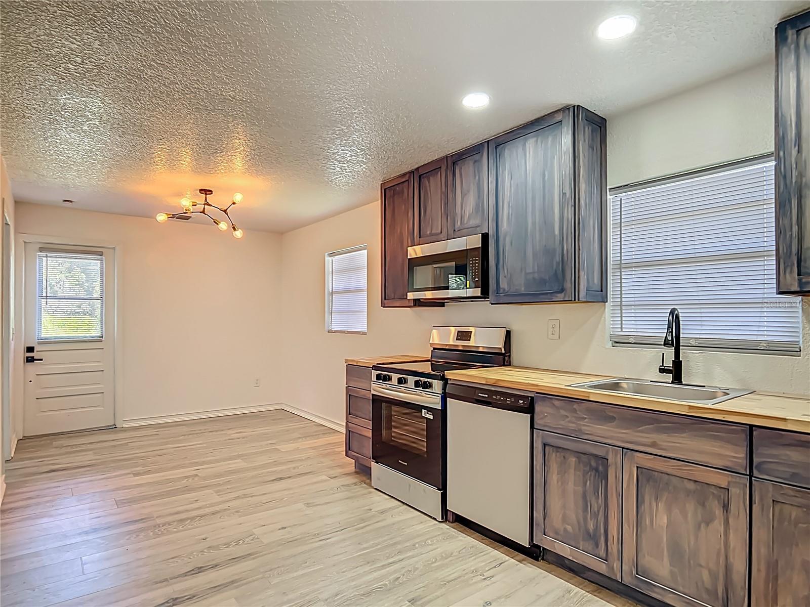 Image 34 of 45 For 8781 Lakeshore Drive