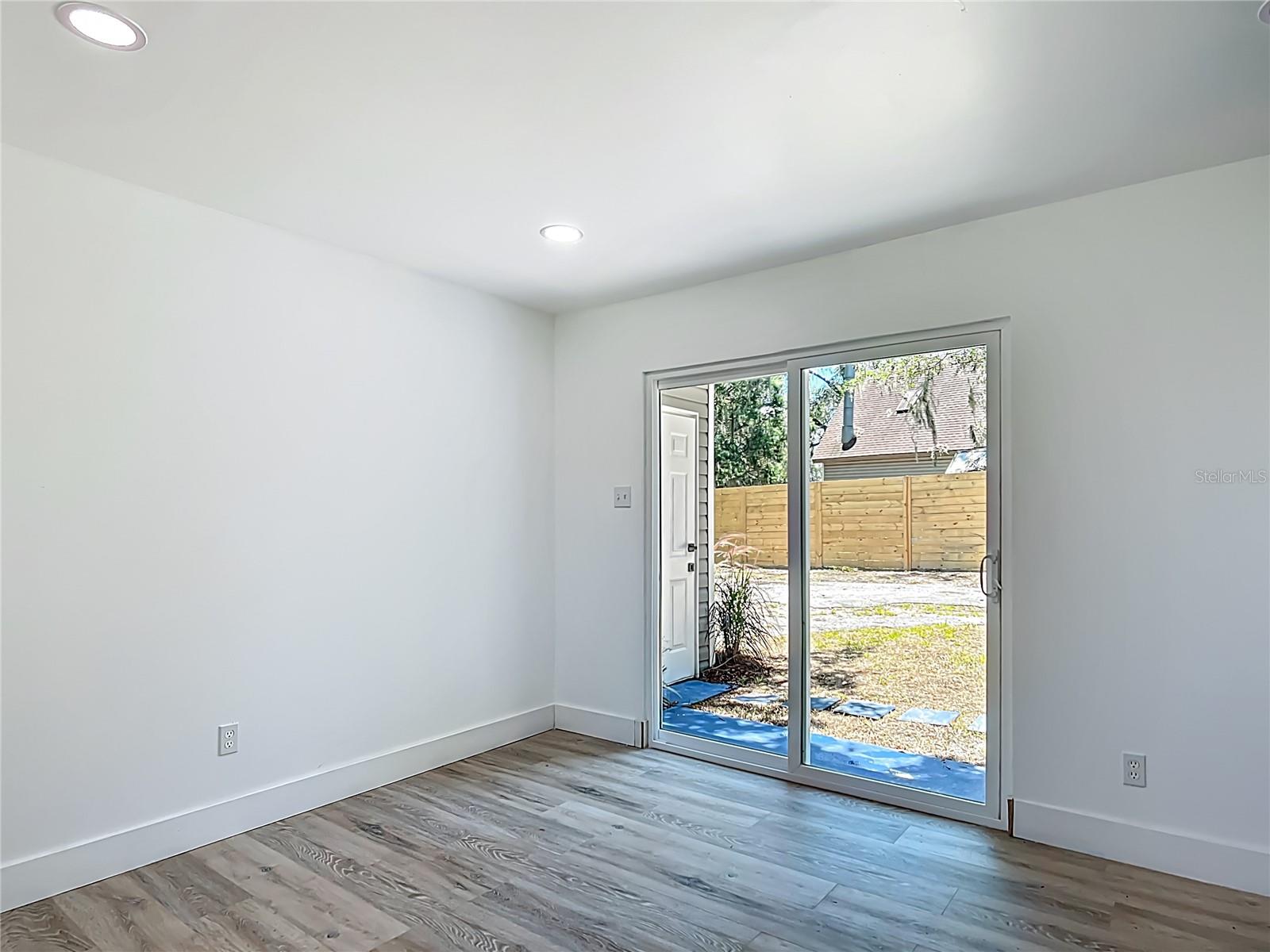 Image 38 of 45 For 8781 Lakeshore Drive