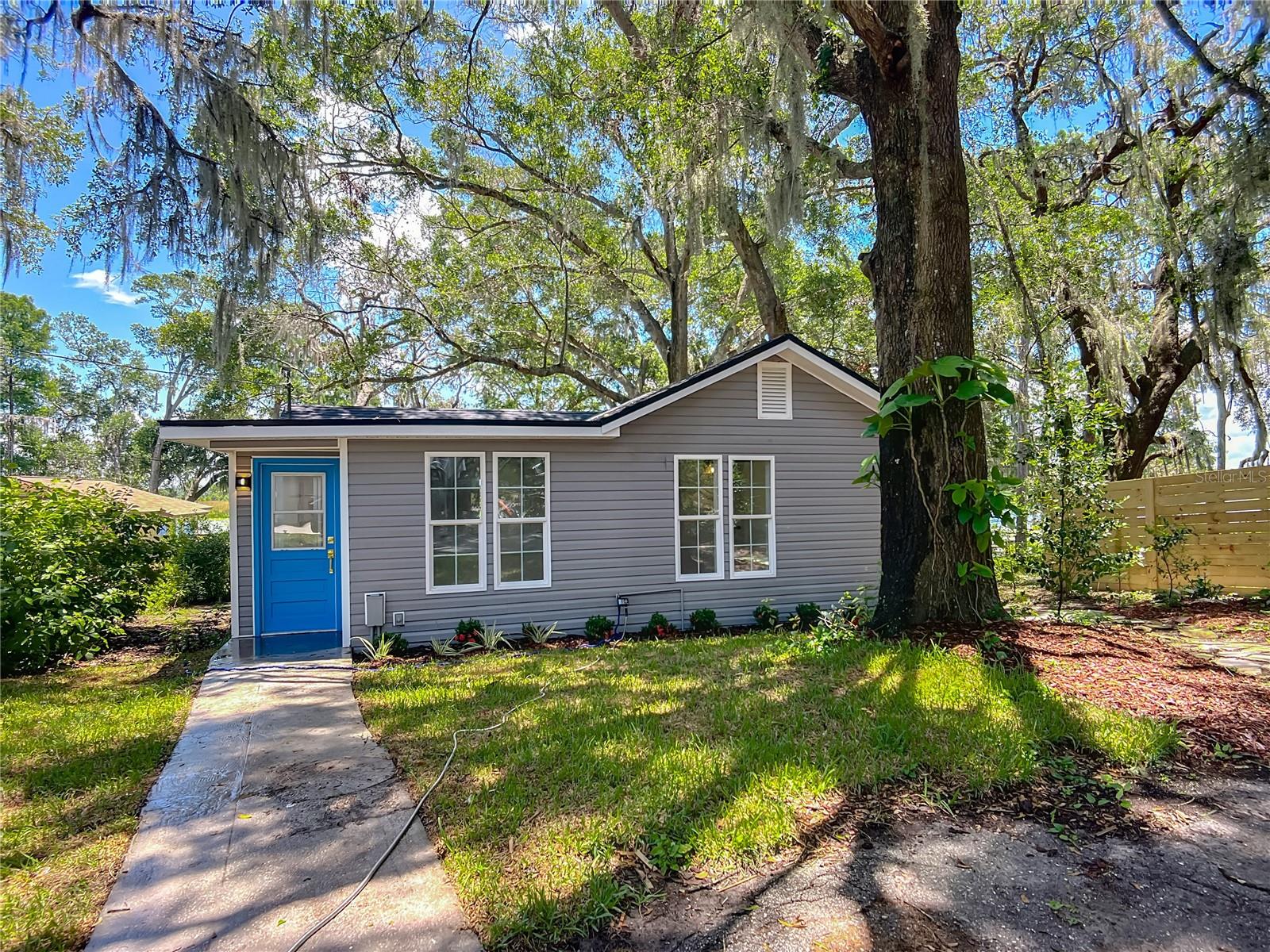 Image 4 of 45 For 8781 Lakeshore Drive