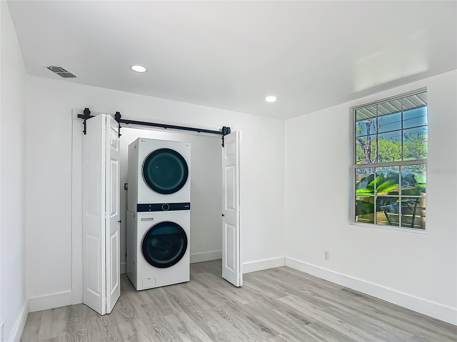 Image 40 of 45 For 8781 Lakeshore Drive