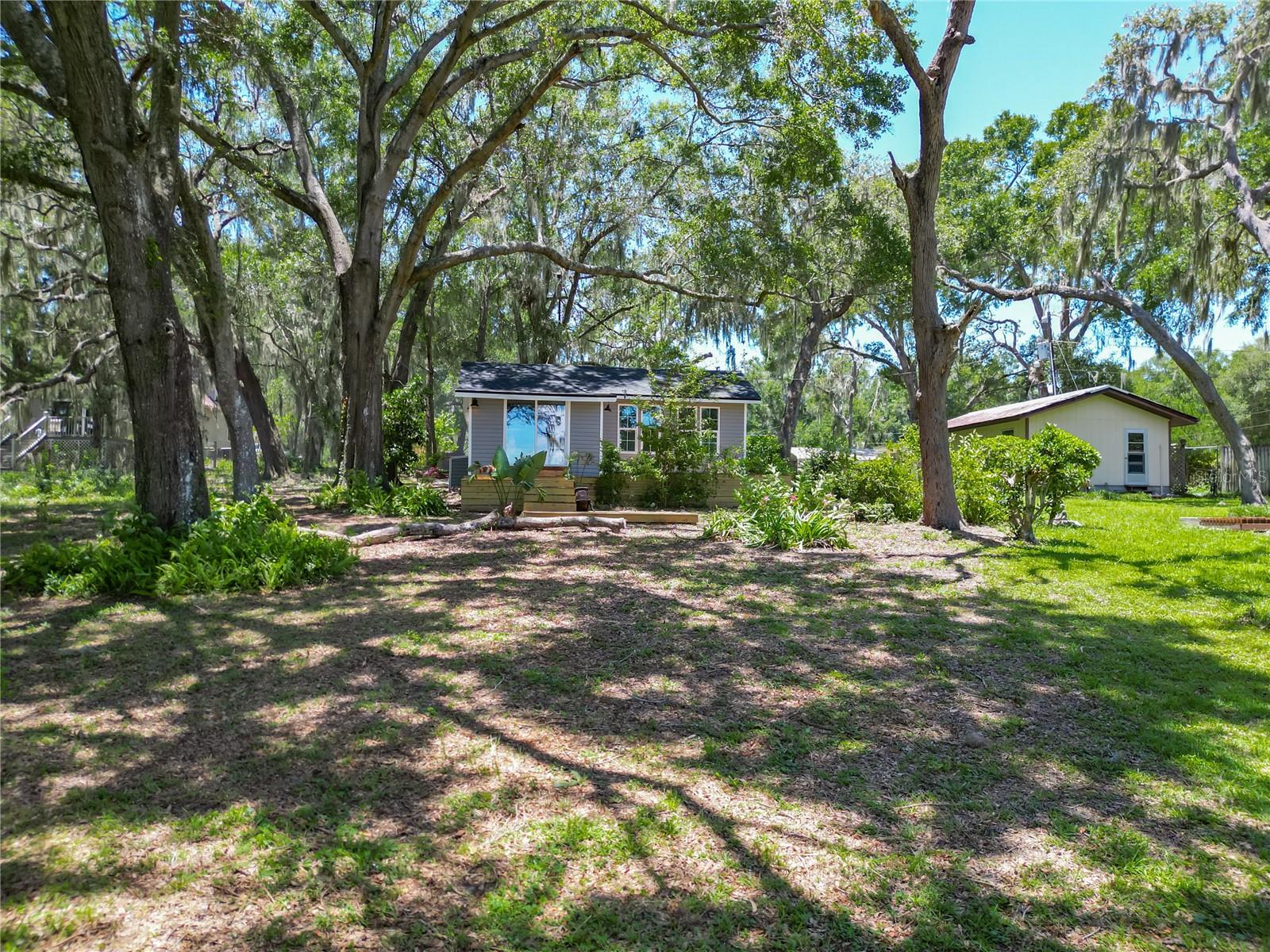 Image 5 of 45 For 8781 Lakeshore Drive