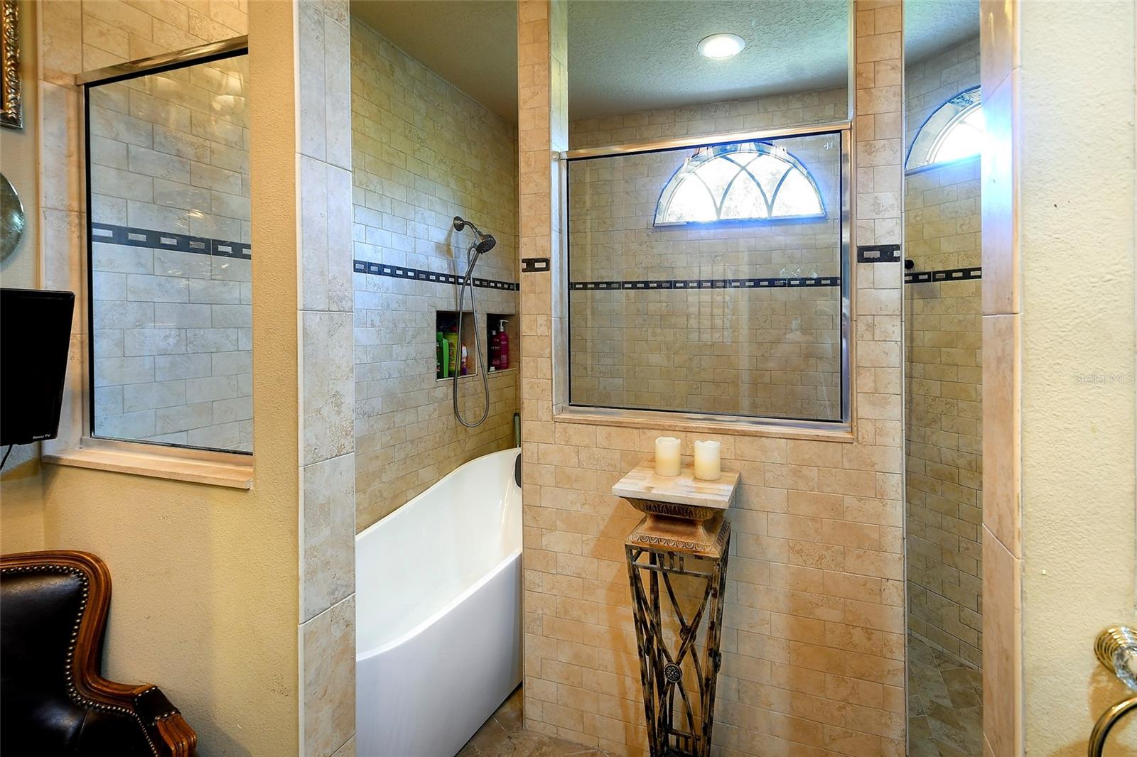Image 20 of 37 For 2962 Wilderness Boulevard E