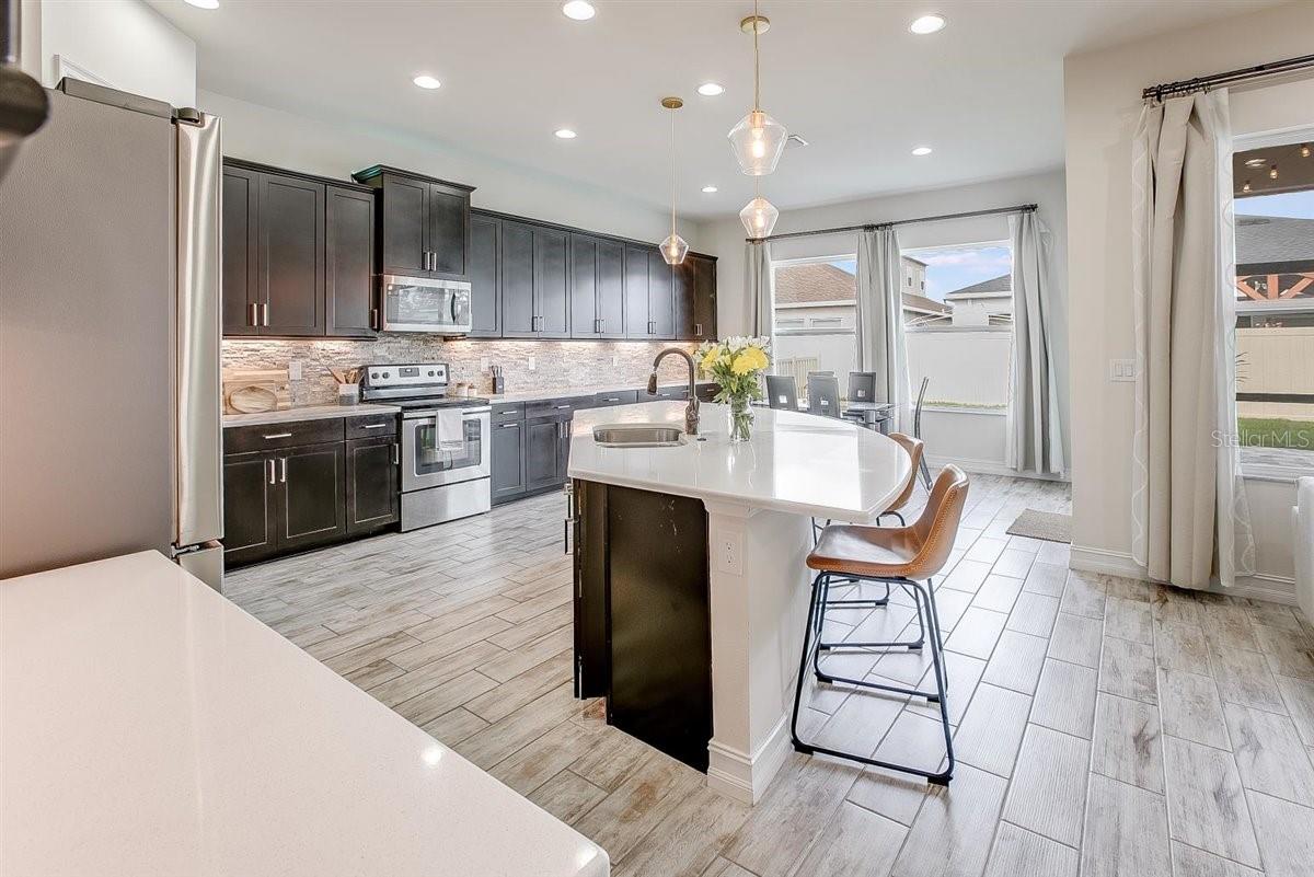 Image 20 of 44 For 11566 11th Avenue E