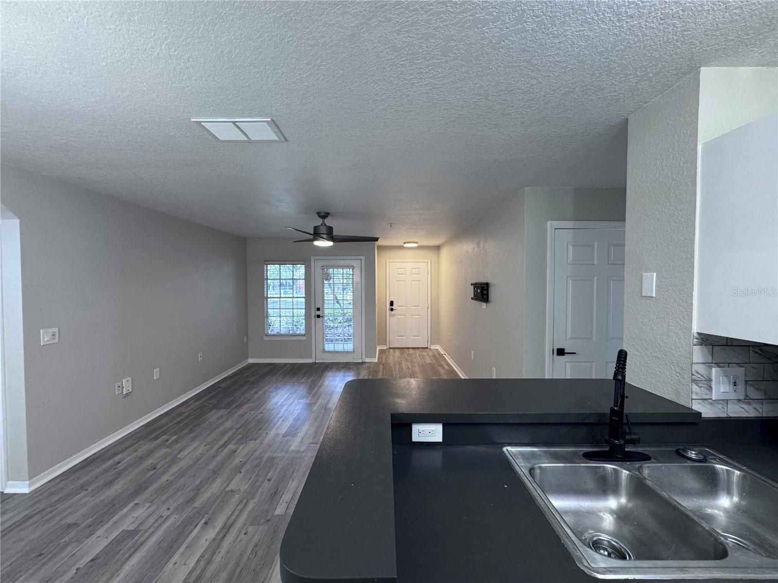 Image 10 of 25 For 8932 Manor Loop 101