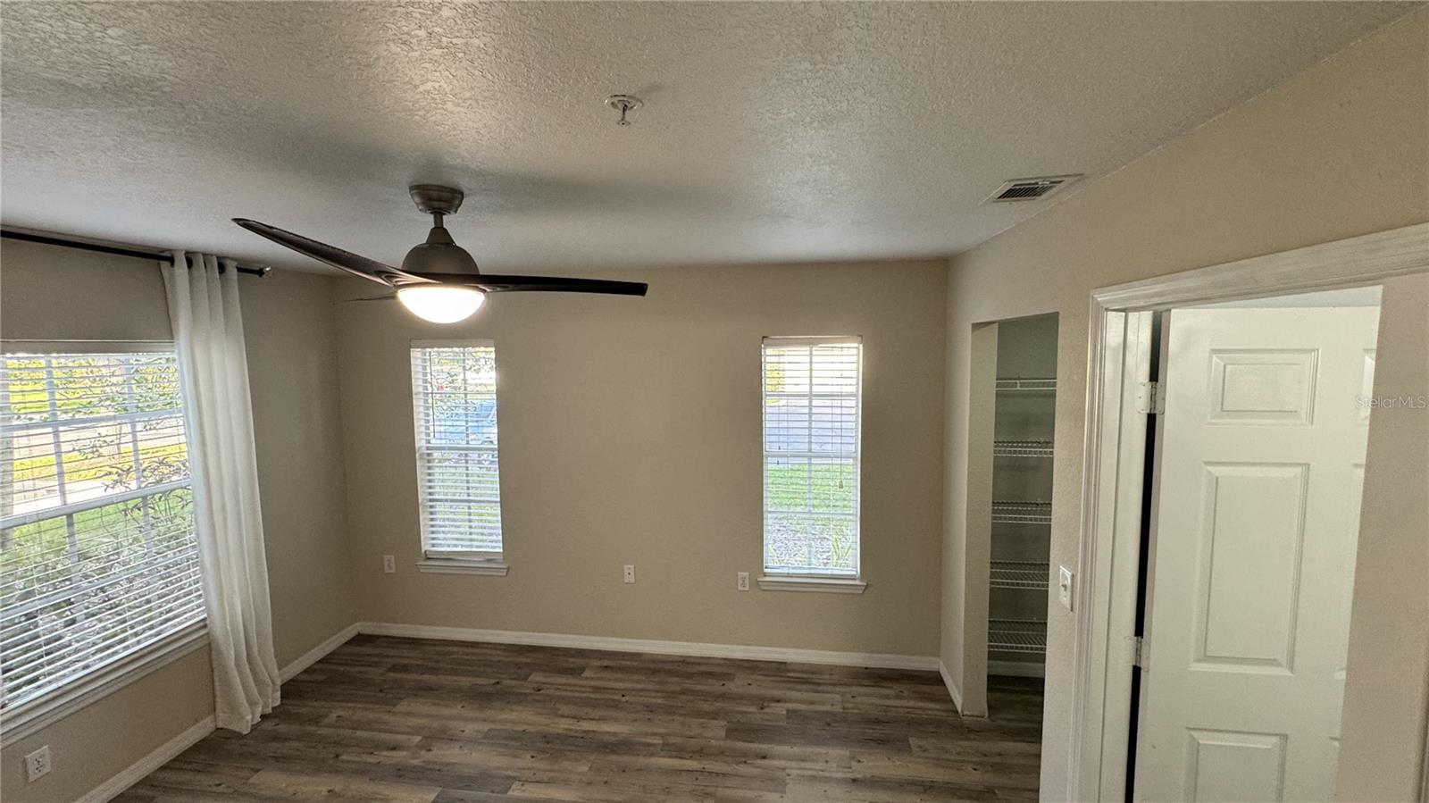 Image 14 of 25 For 8932 Manor Loop 101