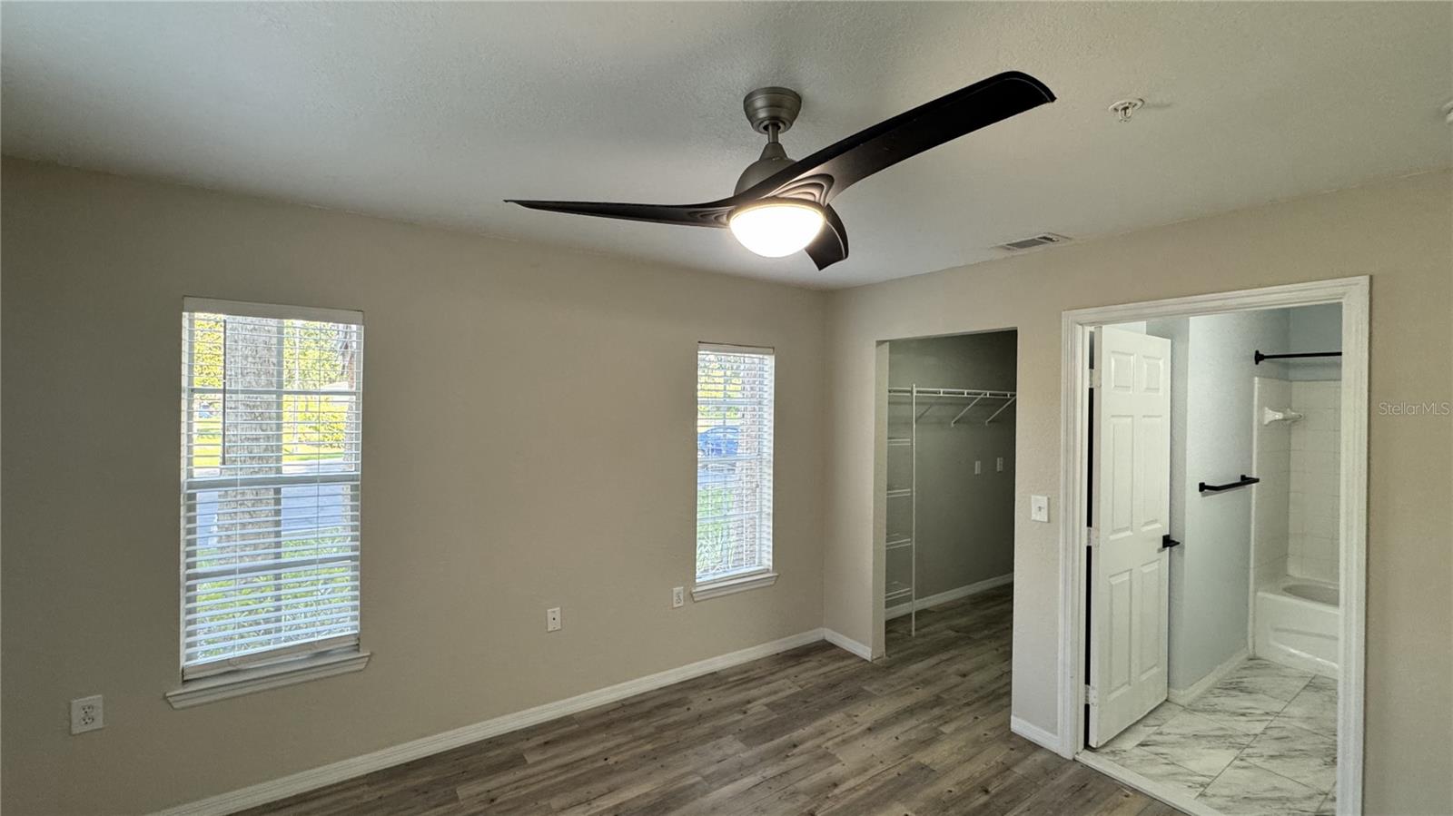 Image 15 of 25 For 8932 Manor Loop 101