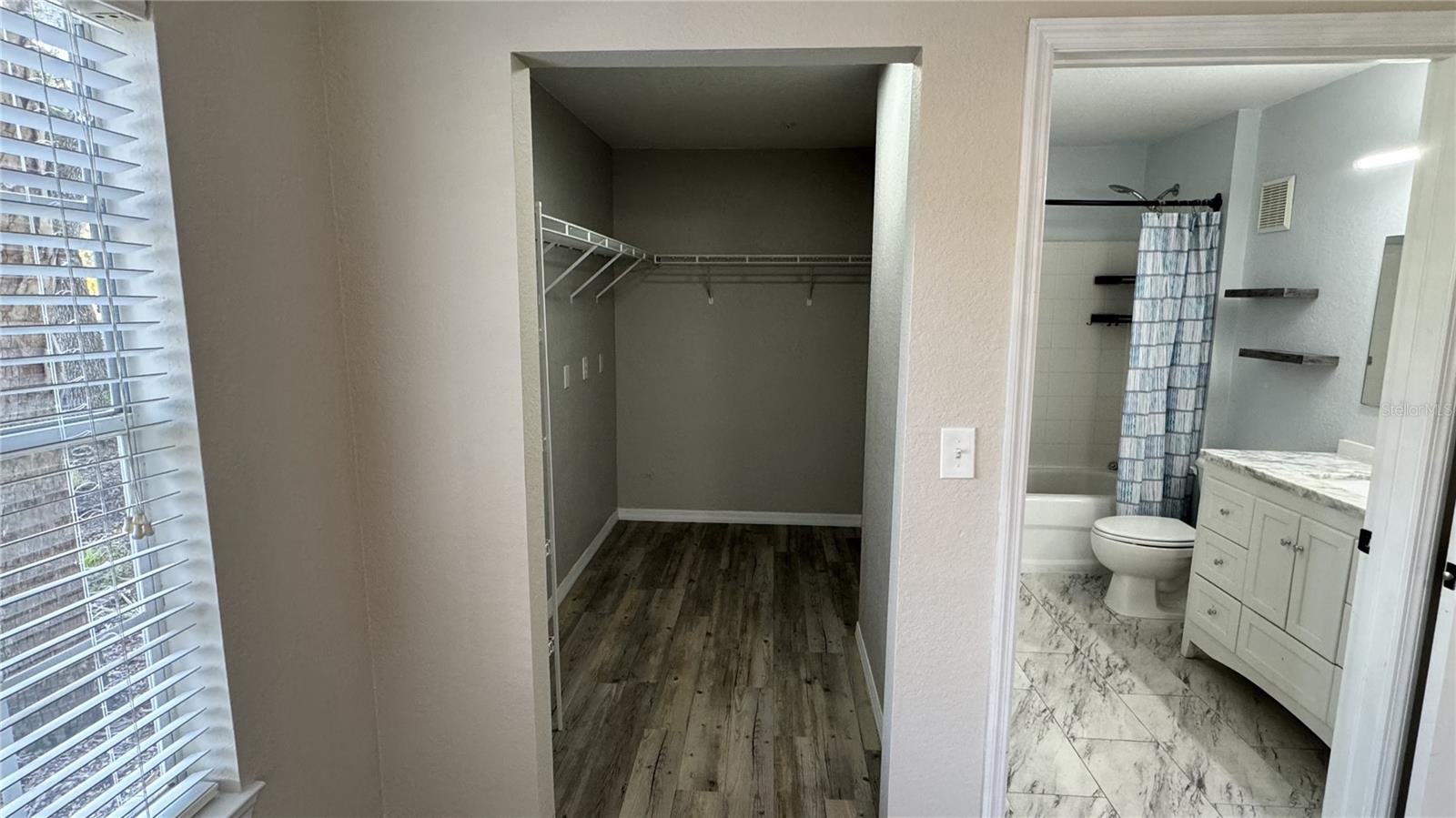 Image 16 of 25 For 8932 Manor Loop 101