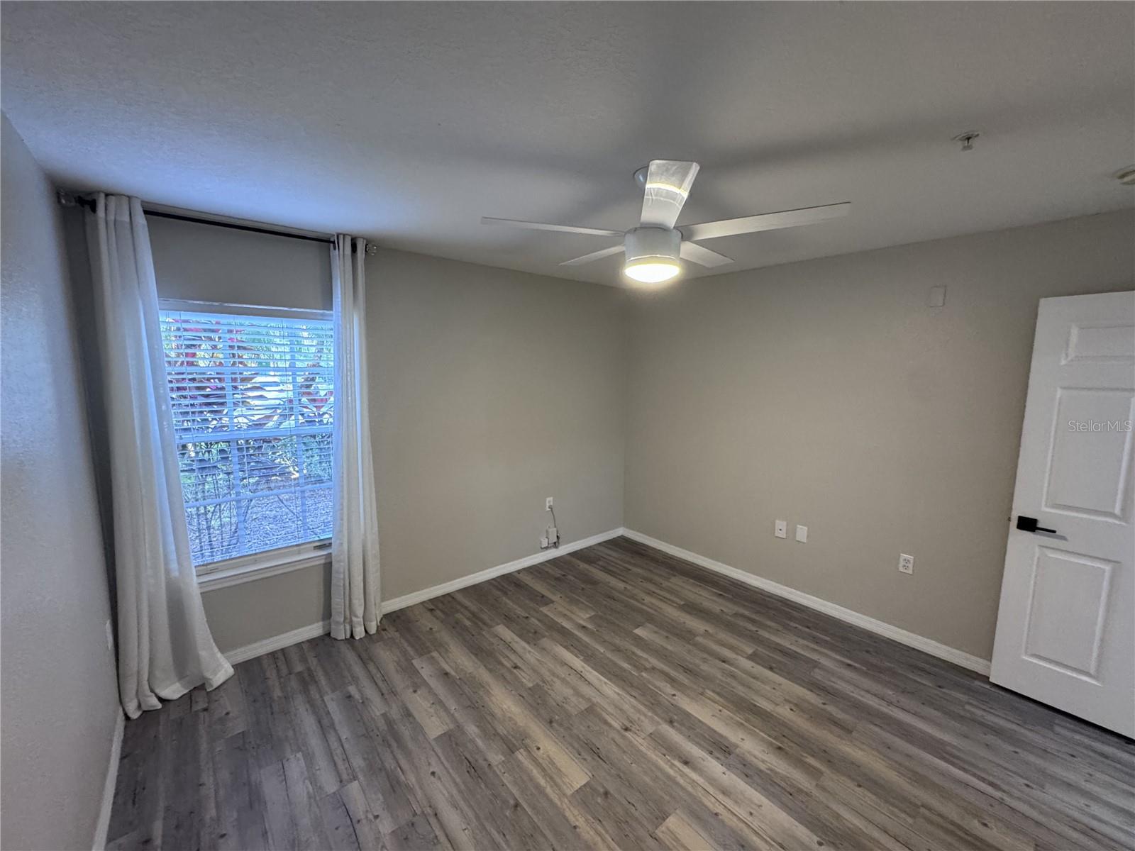 Image 18 of 25 For 8932 Manor Loop 101