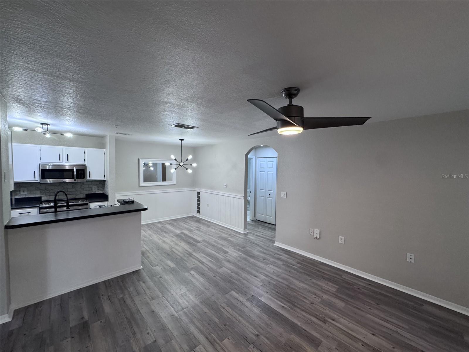 Image 3 of 25 For 8932 Manor Loop 101
