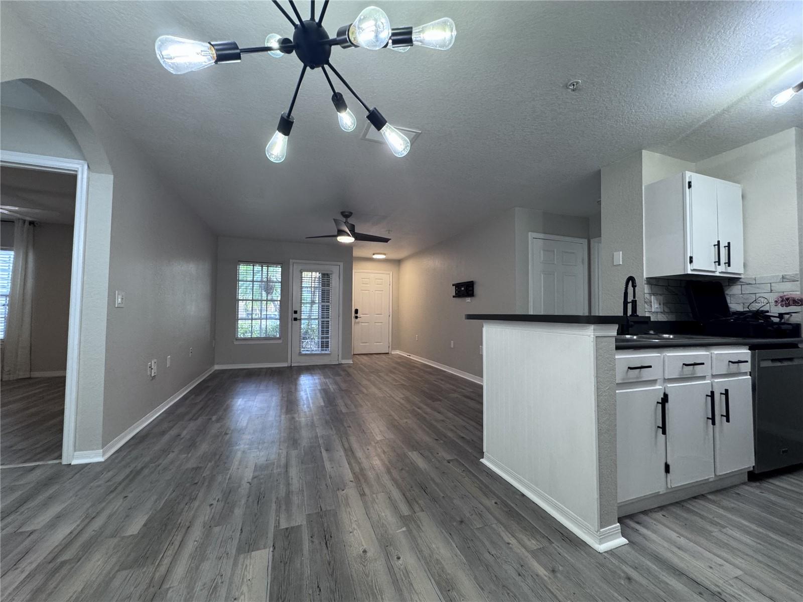 Image 6 of 25 For 8932 Manor Loop 101