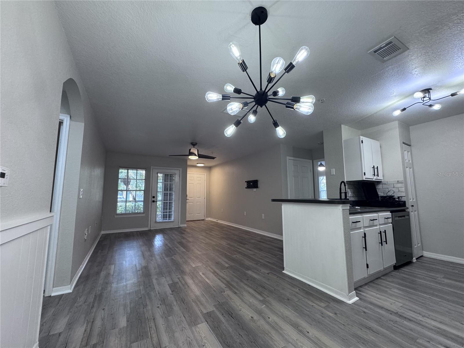 Image 7 of 25 For 8932 Manor Loop 101