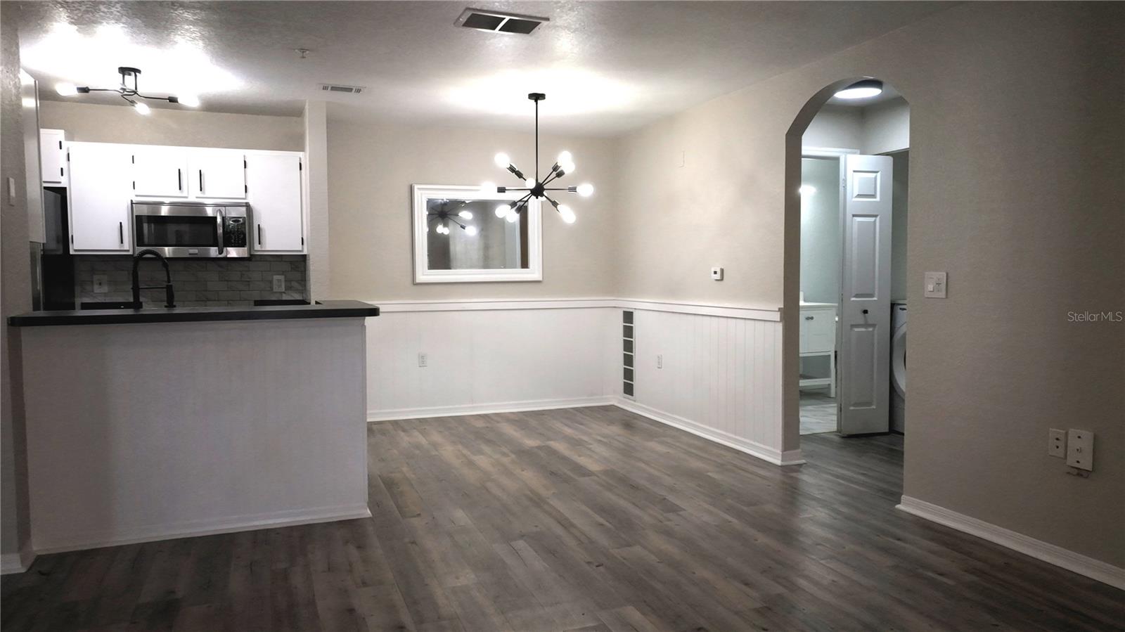 Image 9 of 25 For 8932 Manor Loop 101