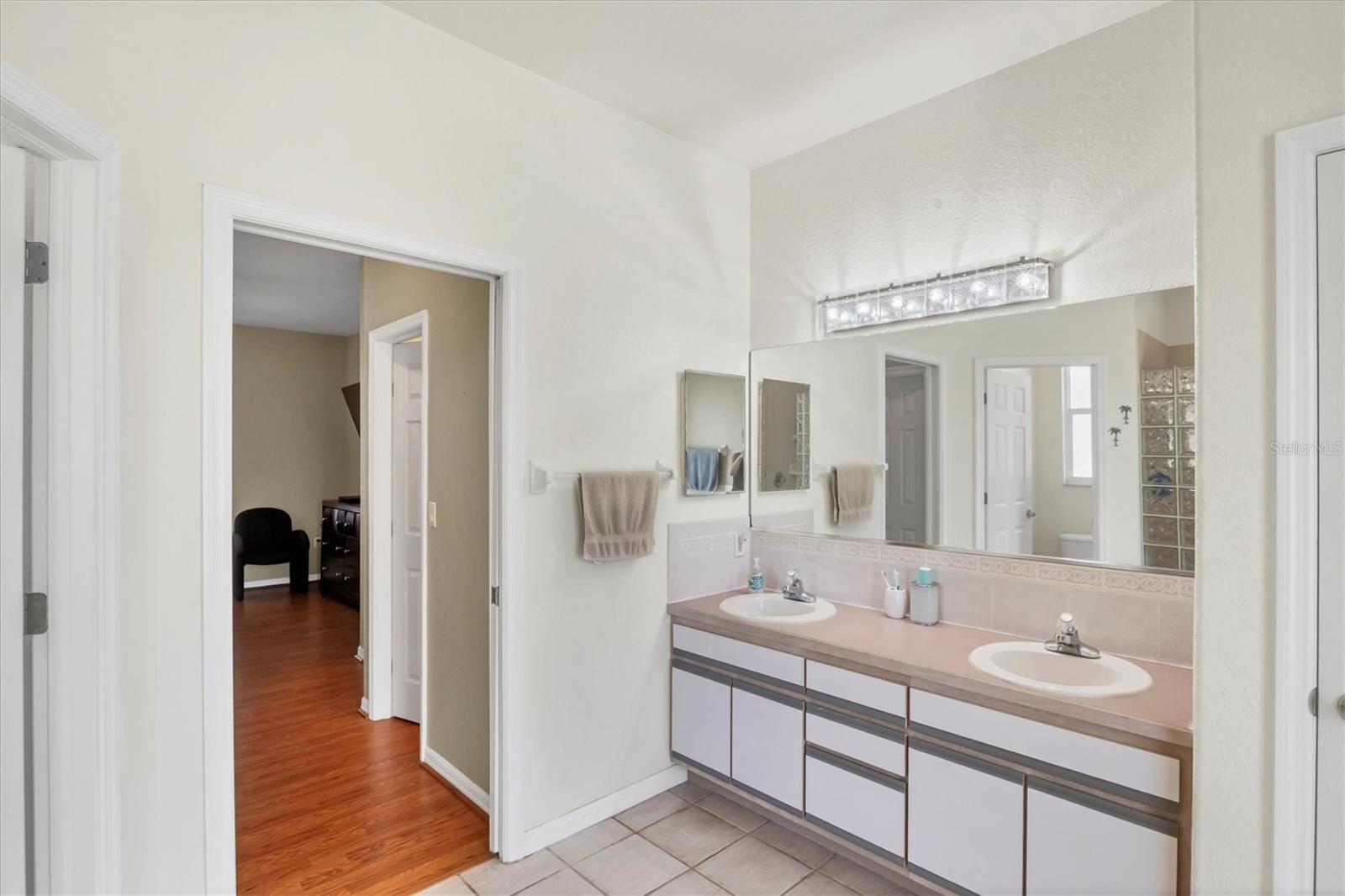 Image 16 of 36 For 815 Greenview Drive