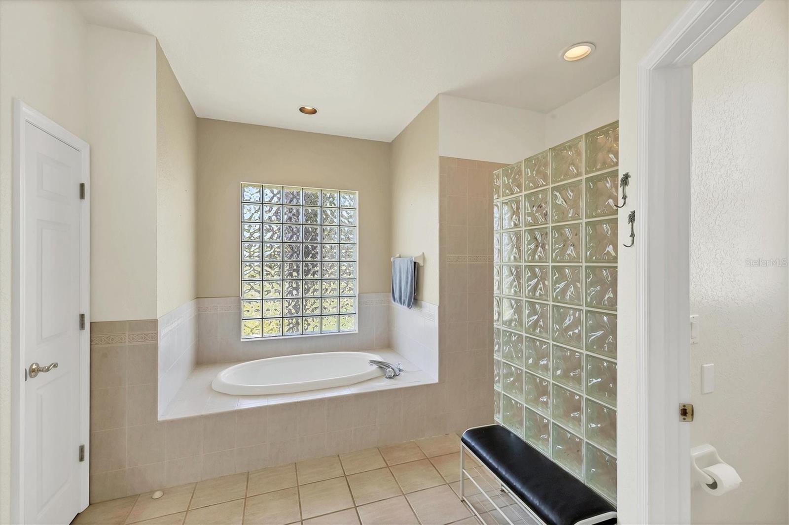 Image 17 of 36 For 815 Greenview Drive