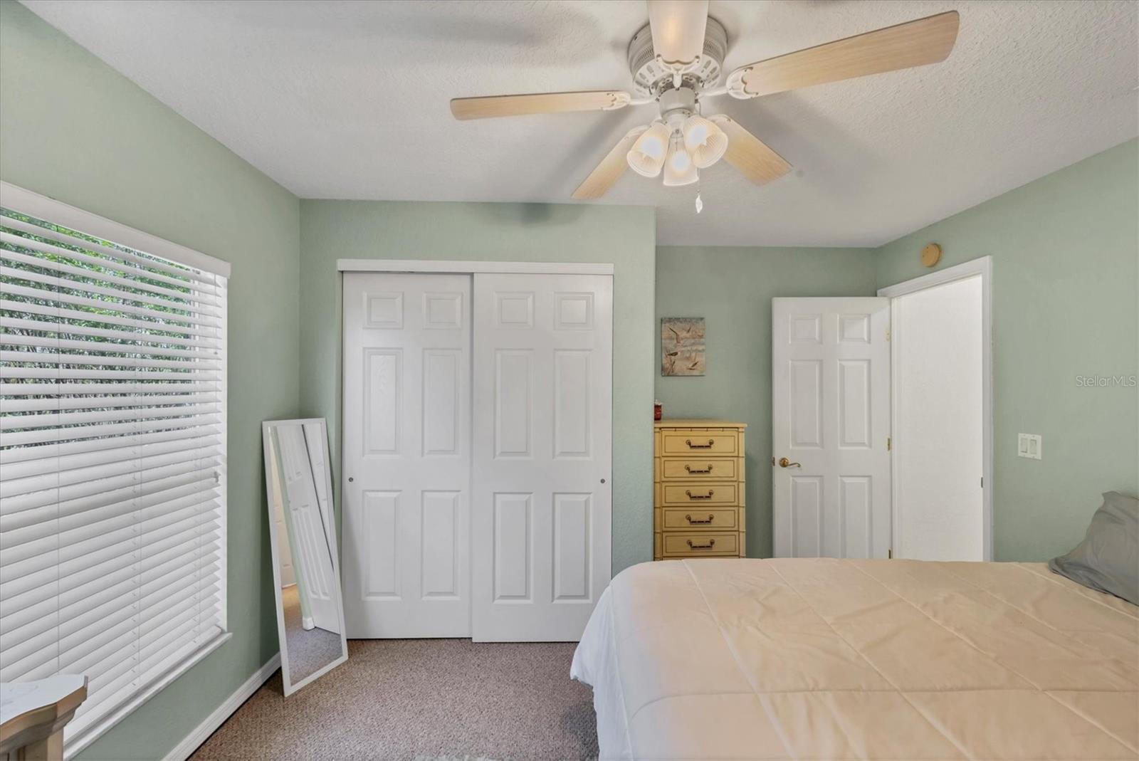 Image 19 of 36 For 815 Greenview Drive