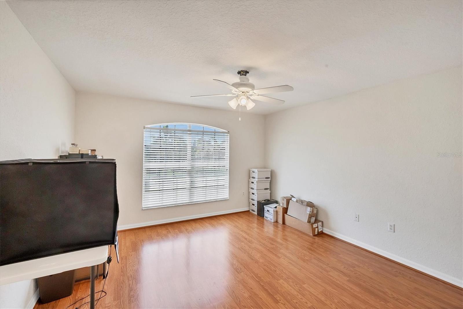Image 21 of 36 For 815 Greenview Drive