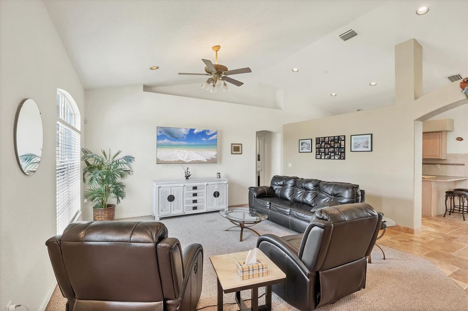 Image 6 of 36 For 815 Greenview Drive