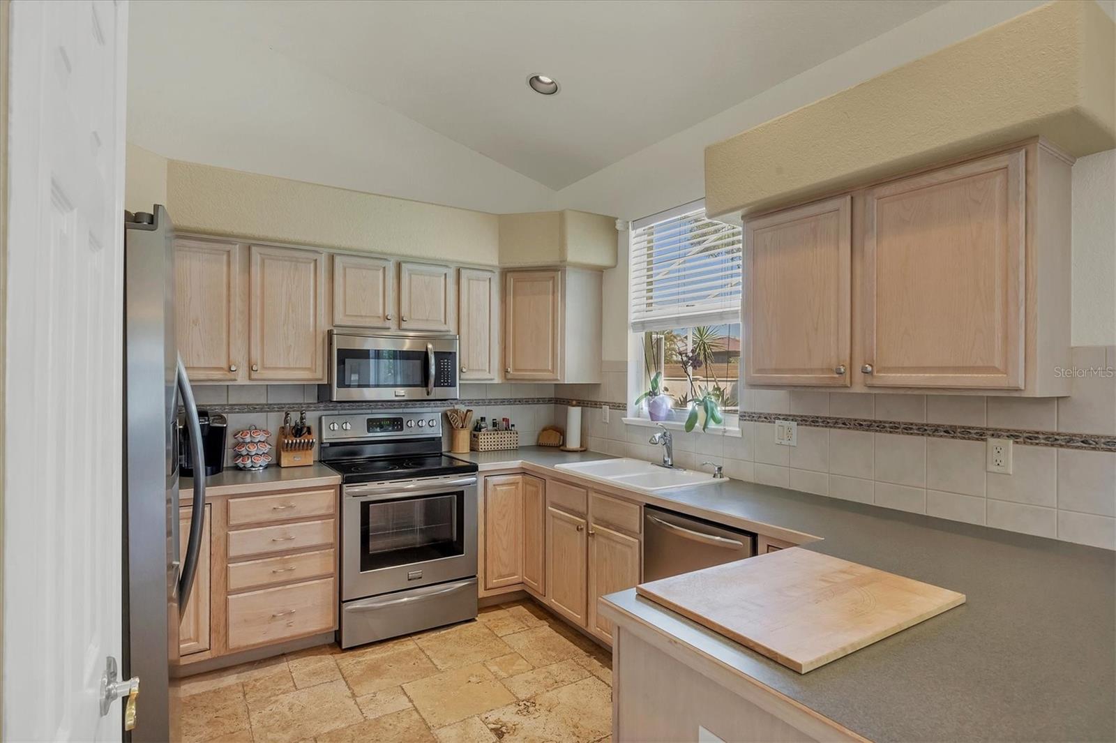 Image 9 of 36 For 815 Greenview Drive