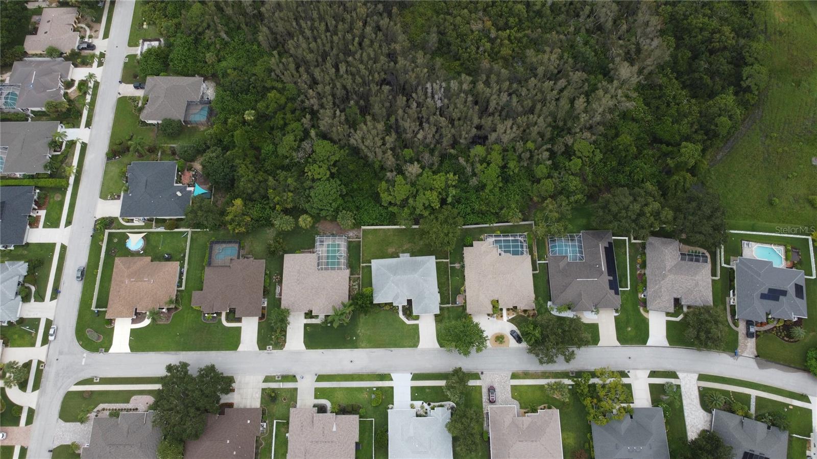 Image 5 of 60 For 813 Oak Pond Drive