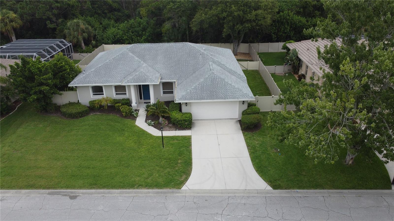Image 7 of 60 For 813 Oak Pond Drive