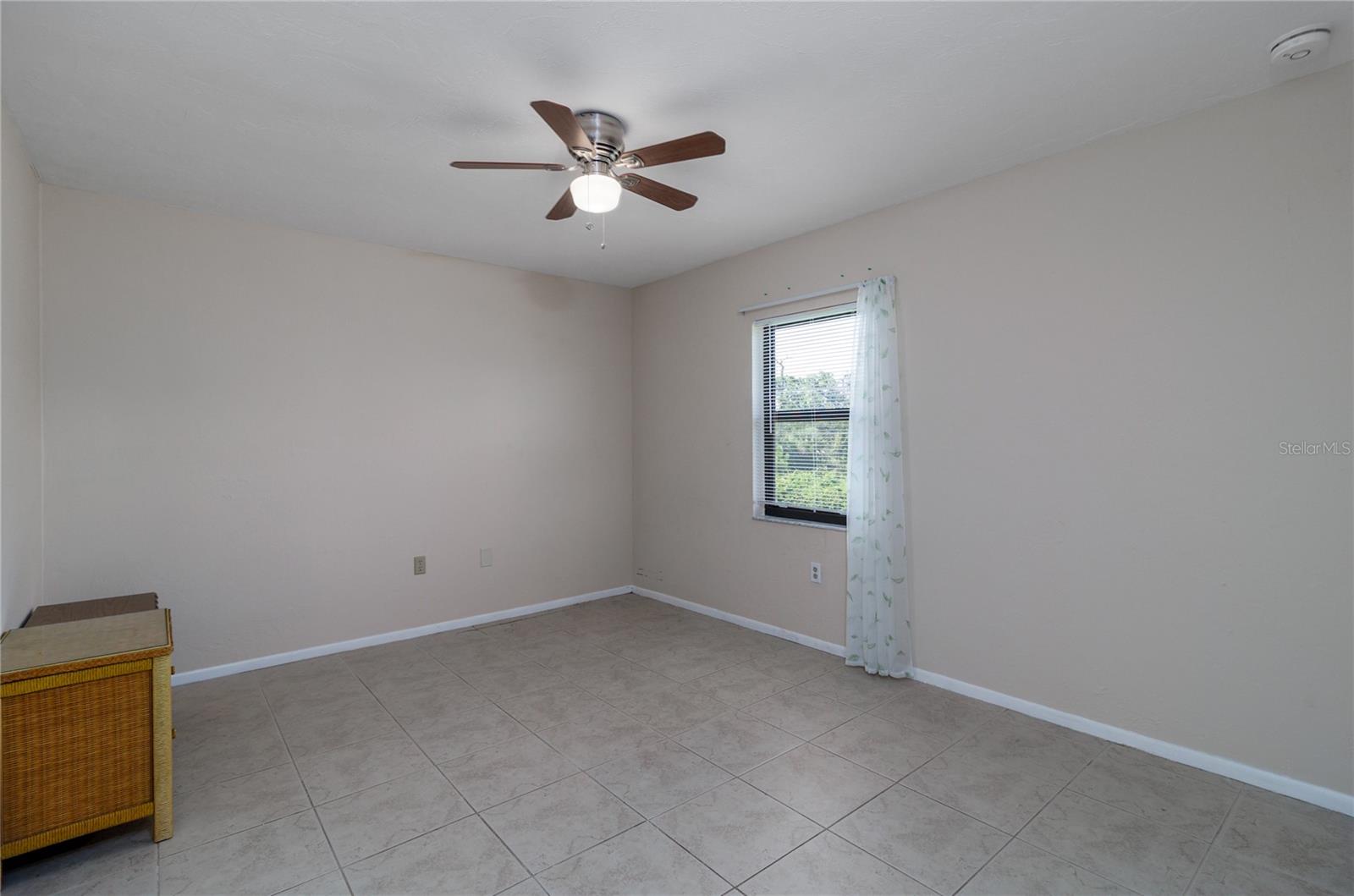 Image 10 of 17 For 87 Boundary Boulevard 9