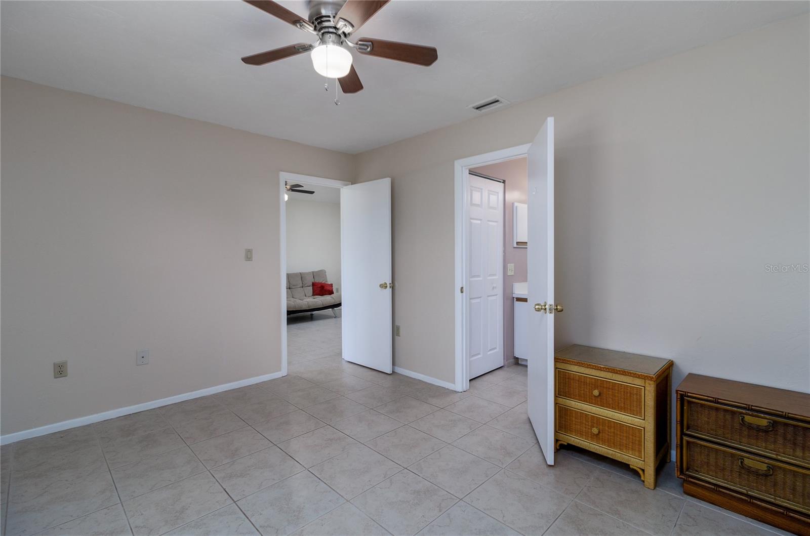Image 11 of 17 For 87 Boundary Boulevard 9