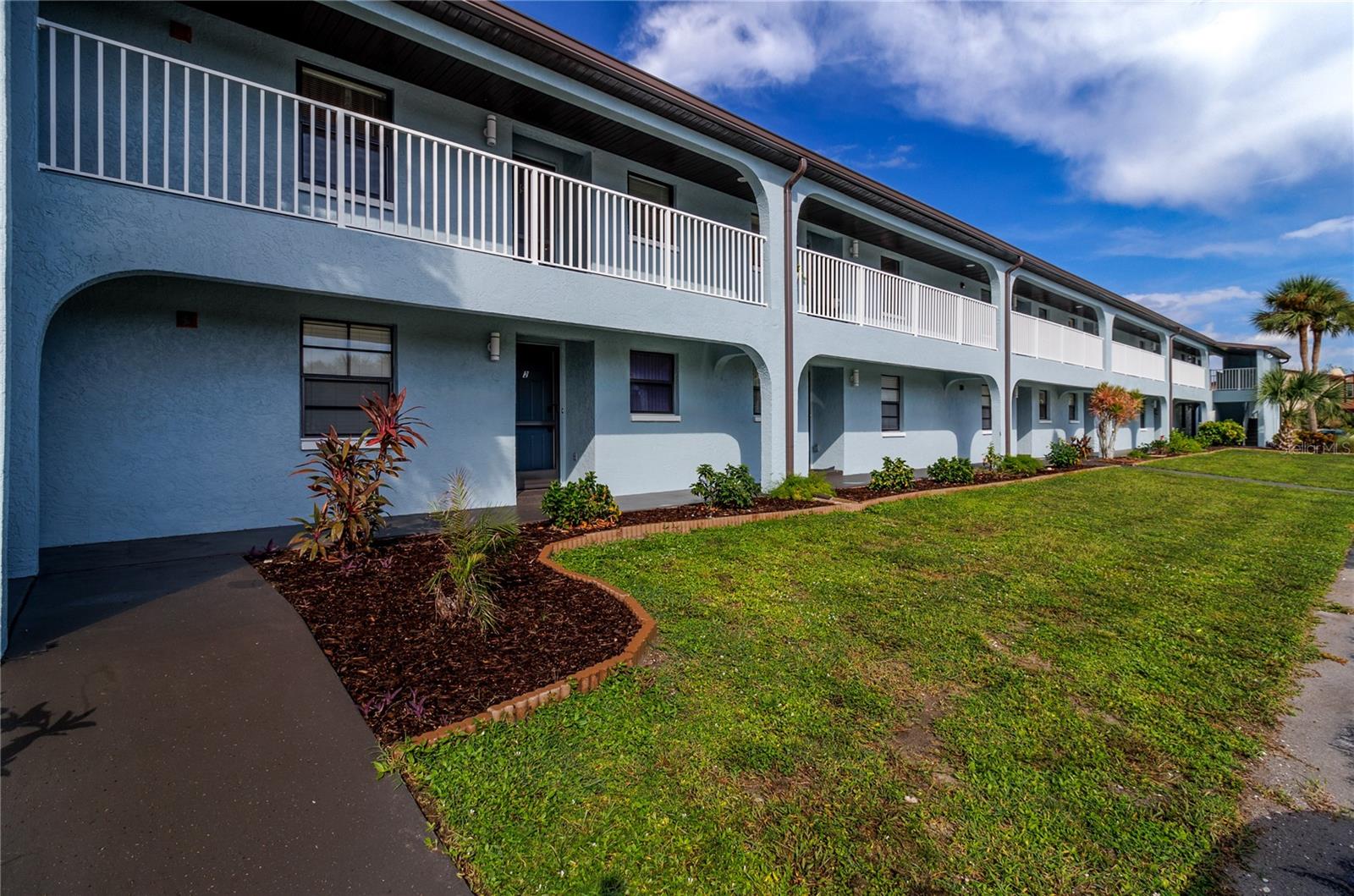 Image 3 of 17 For 87 Boundary Boulevard 9