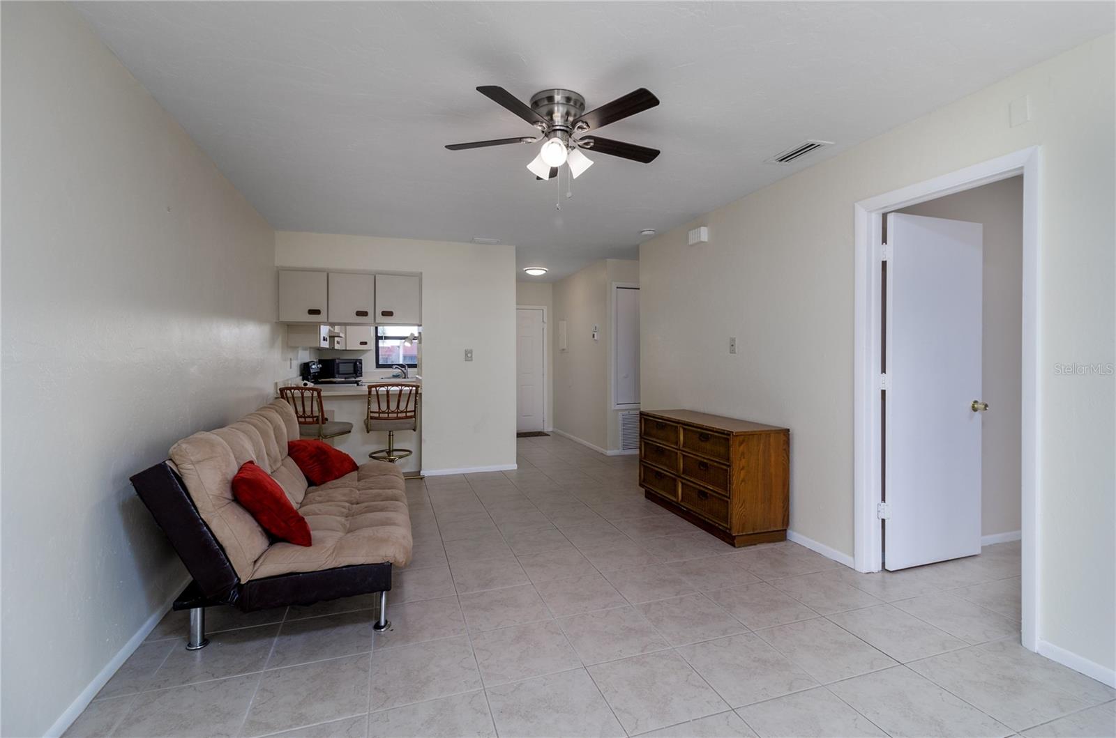 Image 8 of 17 For 87 Boundary Boulevard 9