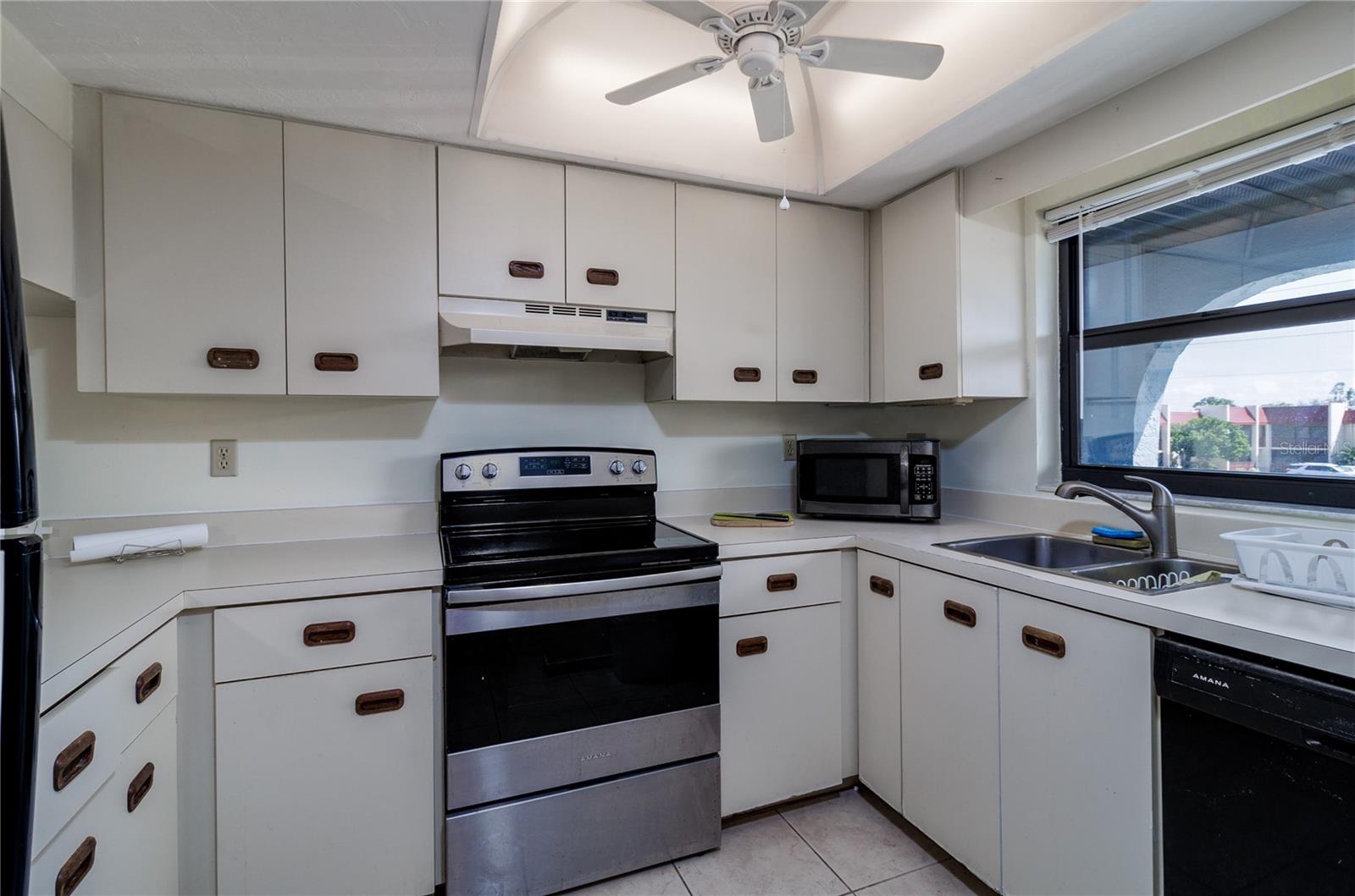 Image 9 of 17 For 87 Boundary Boulevard 9