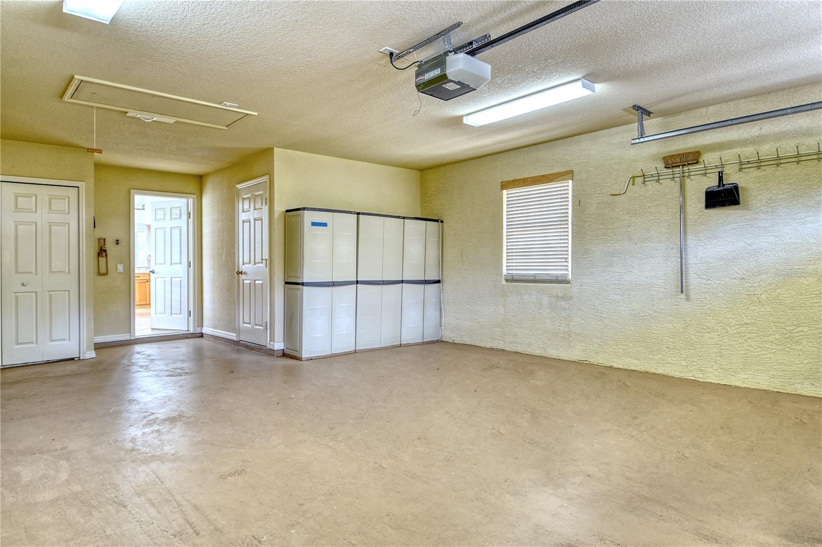 Image 36 of 58 For 340 Bermuda Court 5