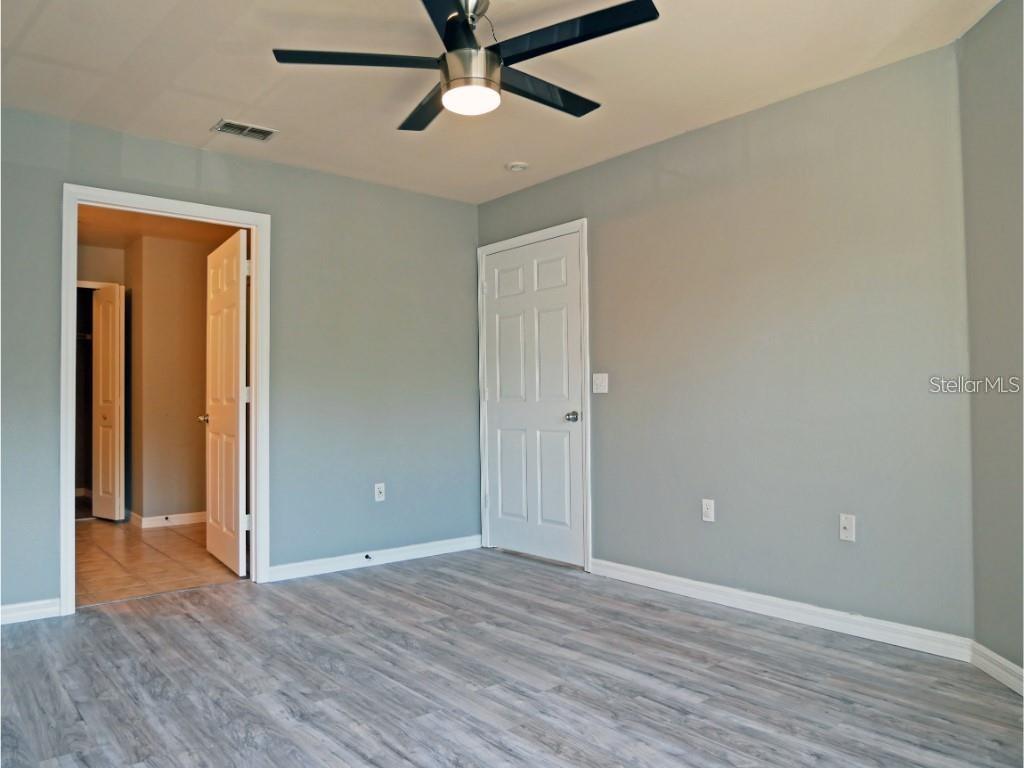 Image 10 of 13 For 5560 Rosehill Road 202