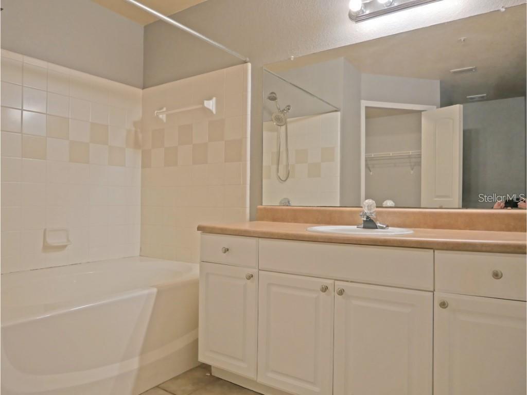 Image 11 of 13 For 5560 Rosehill Road 202