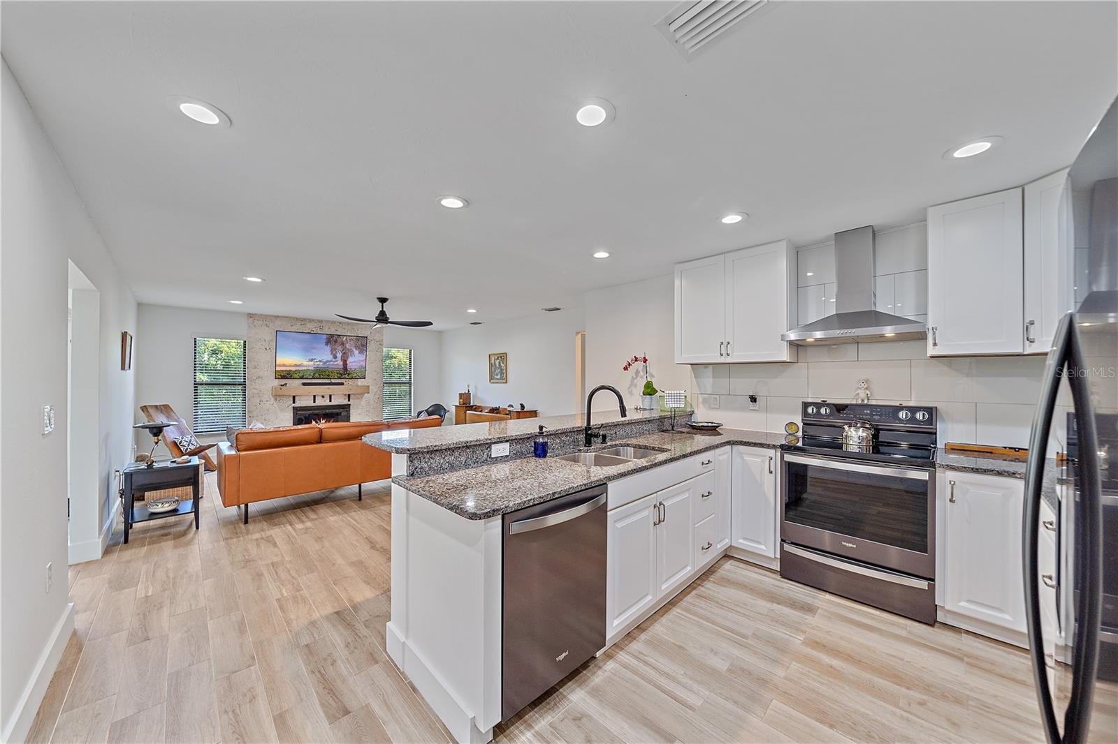 Image 13 of 47 For 4396 Pasadena Circle